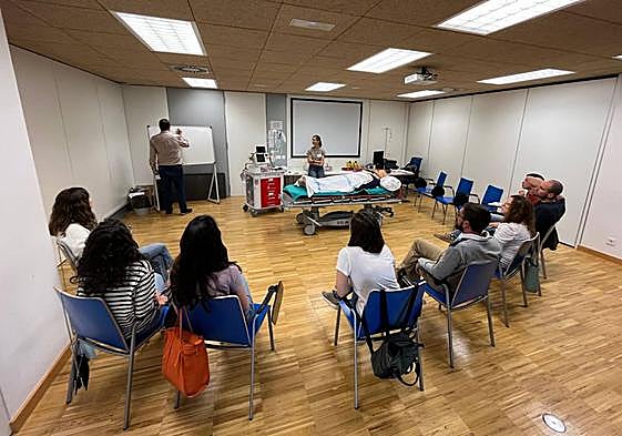 Facultativos del HUBU en el curso de Soporte Vital Avanzado.