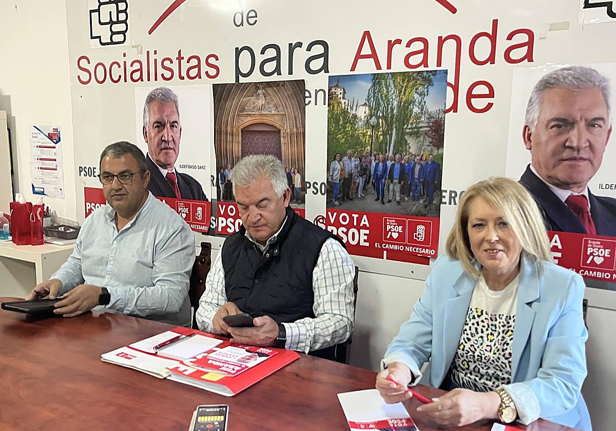 En el centro, Ildefonso Sanz, candidato de PSOE en Aranda.