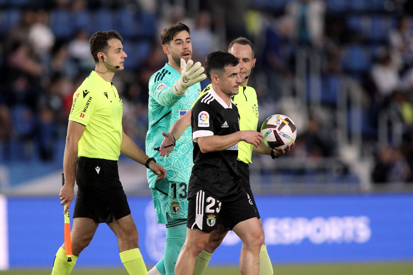 El Tenerife remonta al Burgos en el descuento