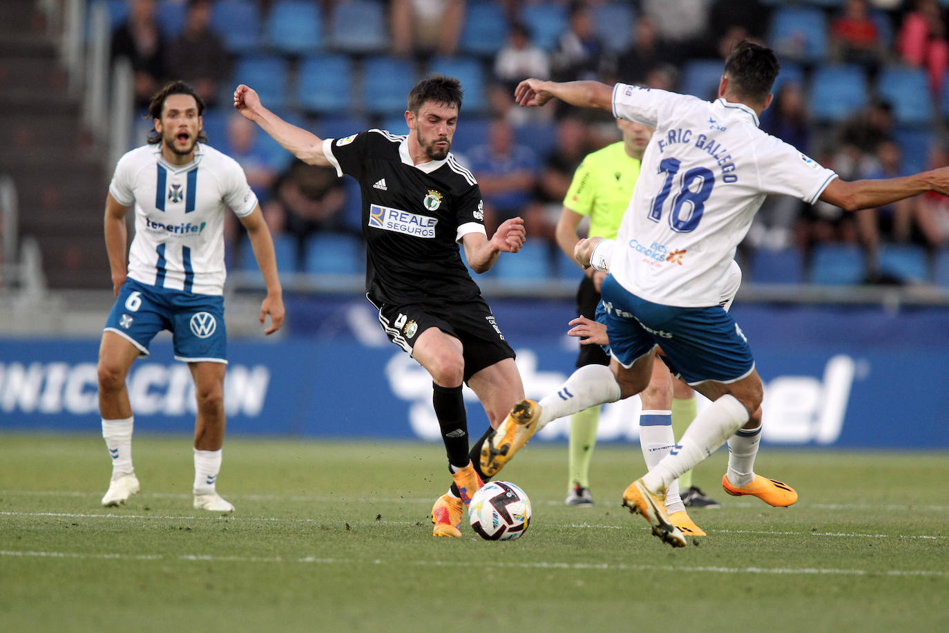 El Tenerife remonta al Burgos en el descuento