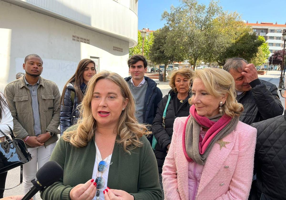 Ayala acompañada por Esperanza Aguirre este domingo en Burgos.