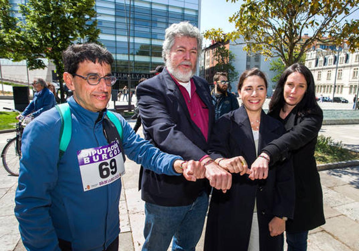 El diputado de Unidas Podemos y coordinador federal de Alianza Verde en Burgos con los candidatos de Podemos-IU-Alianza Verde.