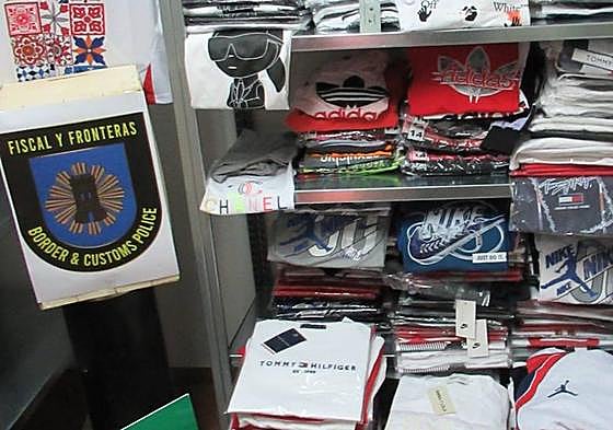 Ropa falsificada aprehendida por la Guardia Civil