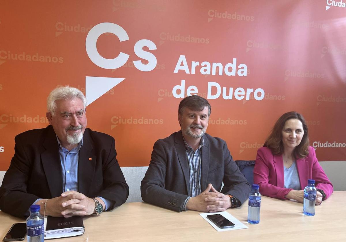 La alcaldesa vertía acusaciones constitutivas de delito contra su teniente de alcalde, Francisco Martín Hontoria (en el centro de la imagen).