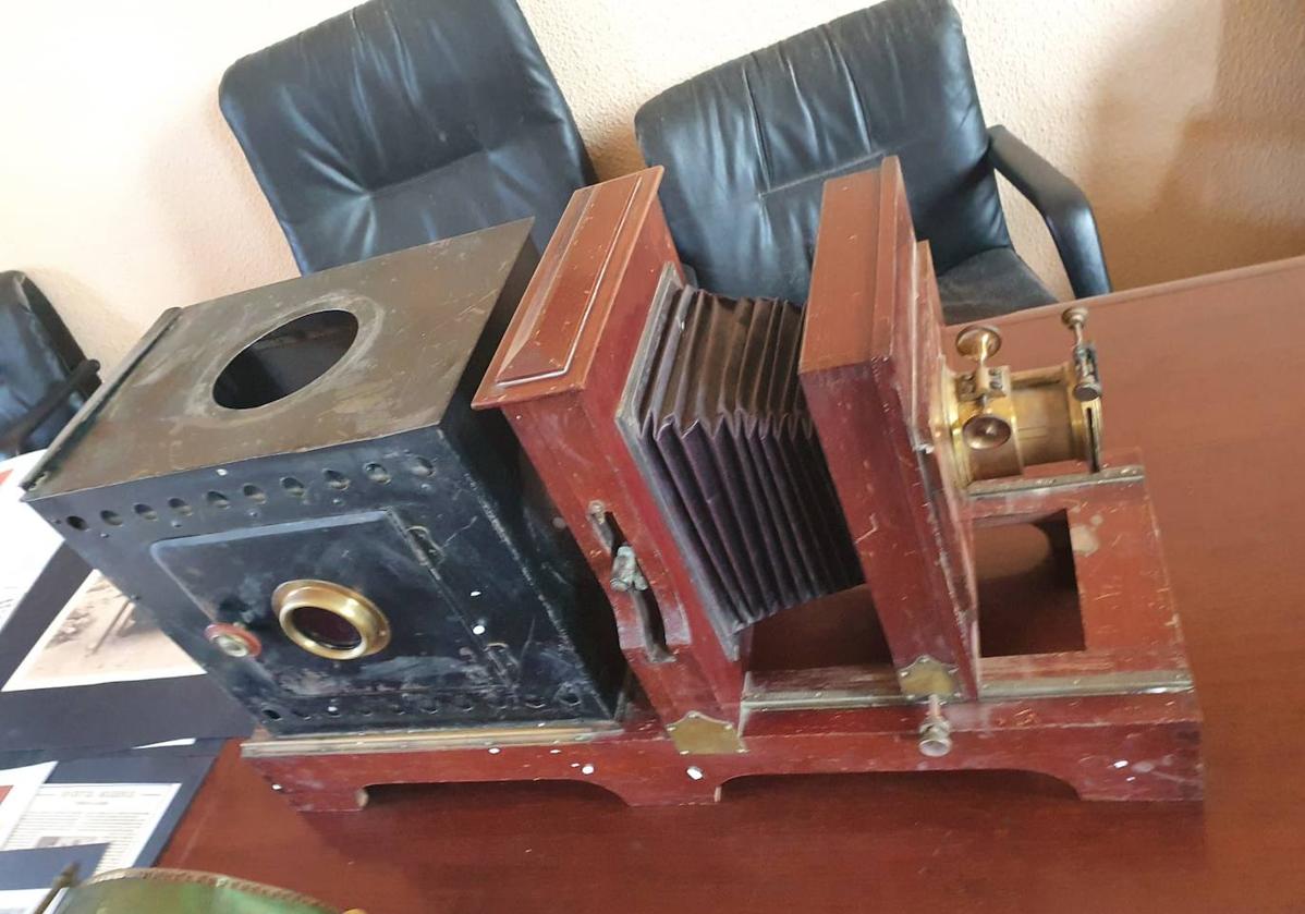 Máquina de cine inventada por el padre Díez Tobar