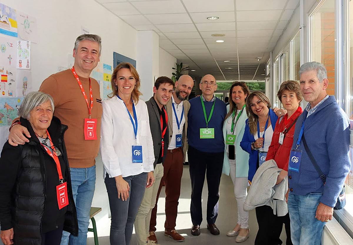 Apoderados en el colegio Venerables de Burgos.