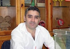 Fernando Monge López ha sido elegido presidente de mesa en cinco ocasiones en 27 años.