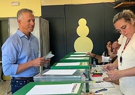 Ánder Gil, presidente del Senado, ha votado en Villasana de Mena.