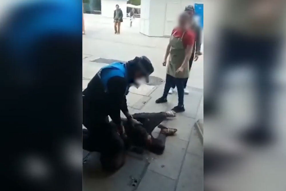 Policía Local reduce a un joven en plena Plaza Mayor de Burgos