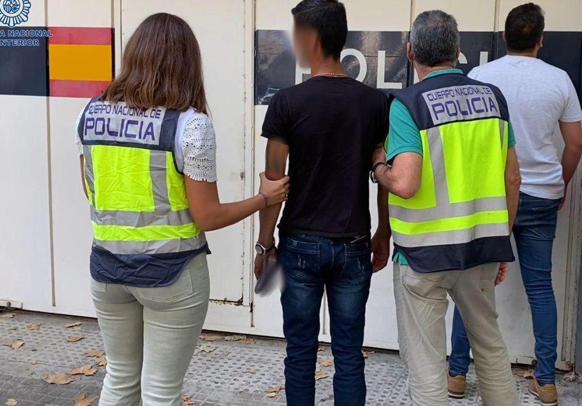 Foto de archivo de una detención de la Policía Nacional.