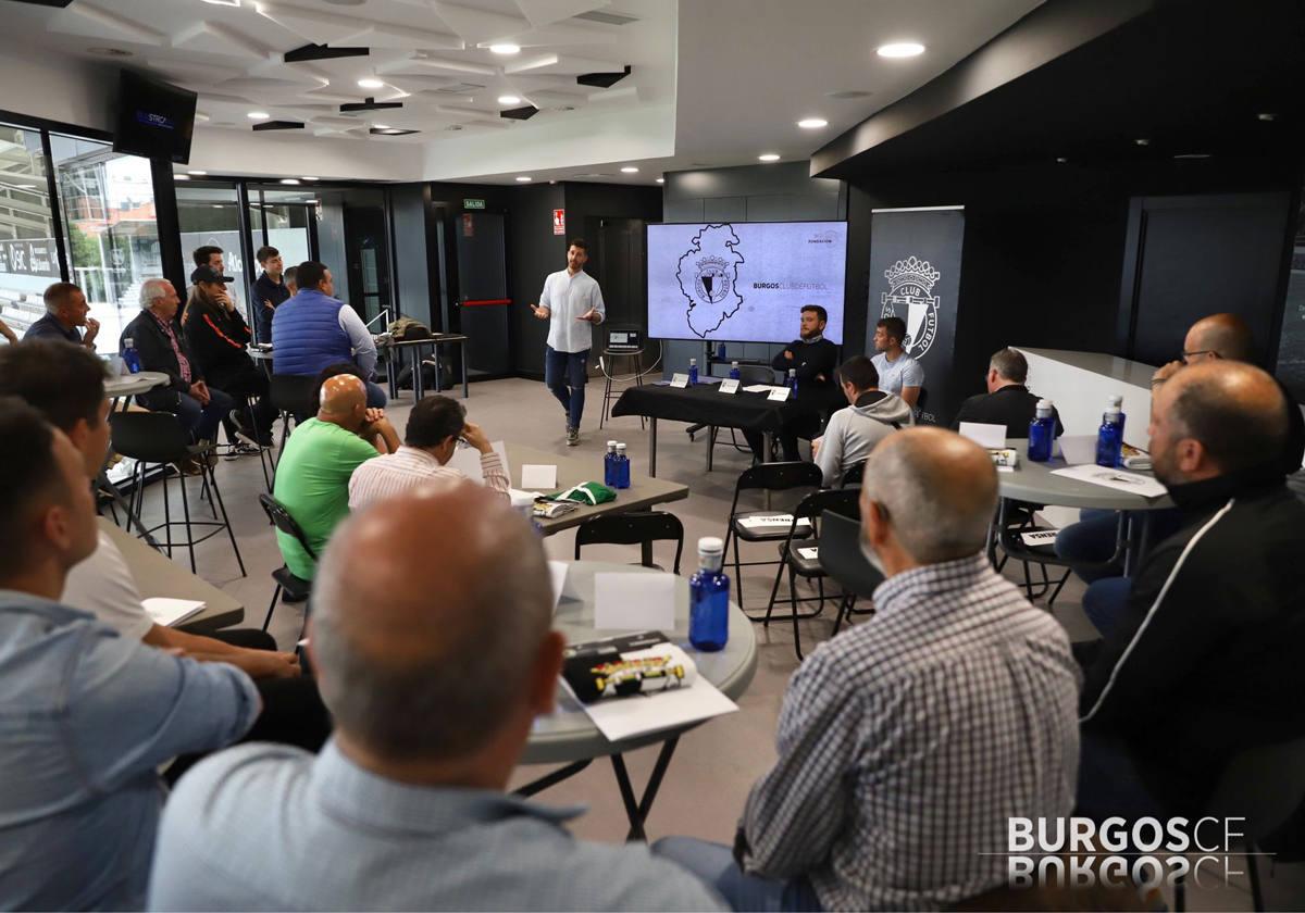 Presentación de los clubs convenidos.