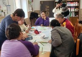 Alumnos de Terapia Ocupacional realizan actividades de ocio para personas con discapacidad intelectual en el medio rural.