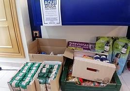 Establecimientos como el Estanco Sancho recogen ayuda para Ucrania.