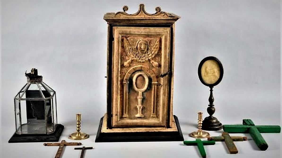 Elementos sacramentales del arco conjuradero de Villegas tras la restauración.