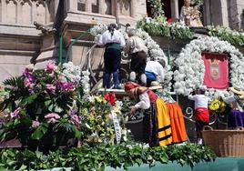 Ofrenda floral de las Fiestas de San Pedro y San Pablo de Burgos en 2022.