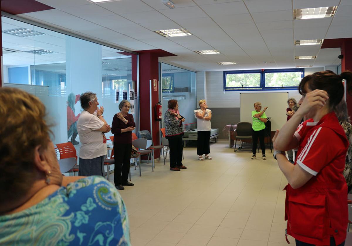 Taller de gimnasia gerontológica de Cruz Roja Burgos.