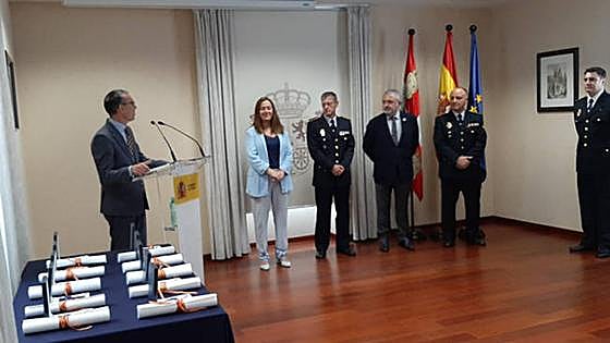 Diez agentes de Burgos reciben la medalla al Mérito de Protección Civil
