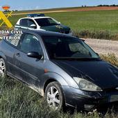 Huye de la Guardia Civil, sufre un accidente y simula el robo de su coche en Aranda