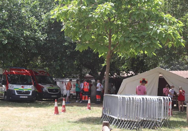 Carpa de Cruz Roja en El Parral