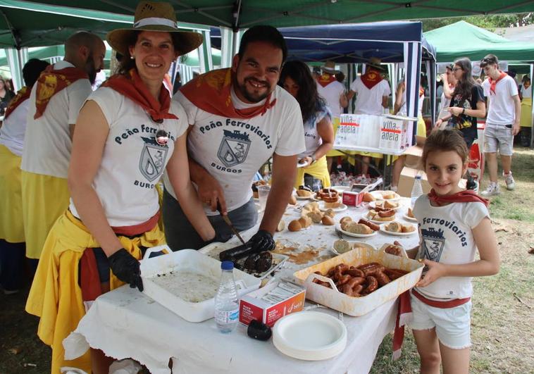 Los peñistas se esfuerzan por contentar el estómago de los burgaleses.