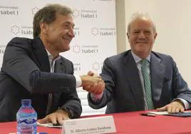 El rector de la Universidad Isabel I, Alberto Gómez Barahona, y el presidente de Next Educación, Manuel Campo Vidal, en la firma del convenio.