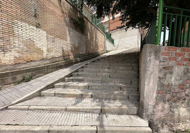 Una de las múltiples rampas y escaleras de la Subida de San Miguel