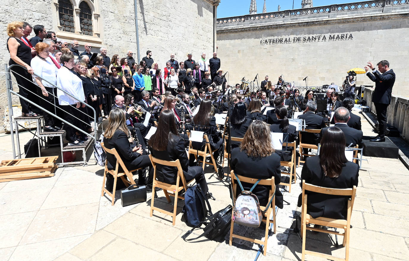 El pregón infantil y el himno de Burgos en imágenes