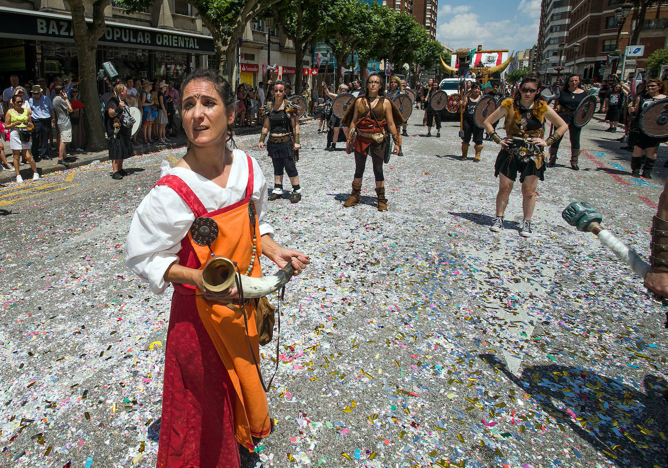 La cabalgata de peñas de Burgos en imágenes