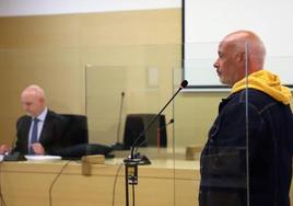 El condenado durante el juicio.