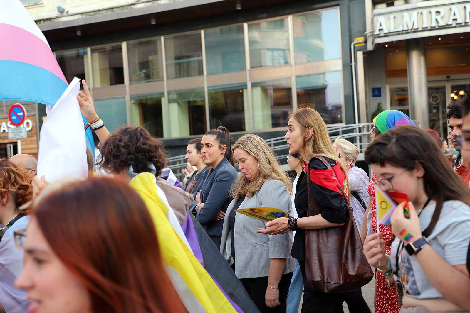 Cientos de burgaleses se manifiestan por el colectivo LGTBI+