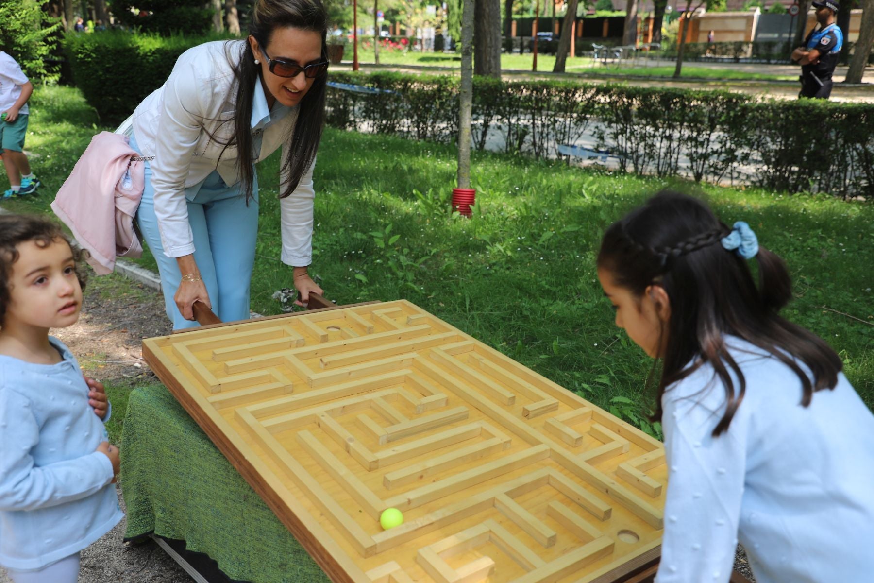 Diversión a ritmo de títeres y juegos en Islantia