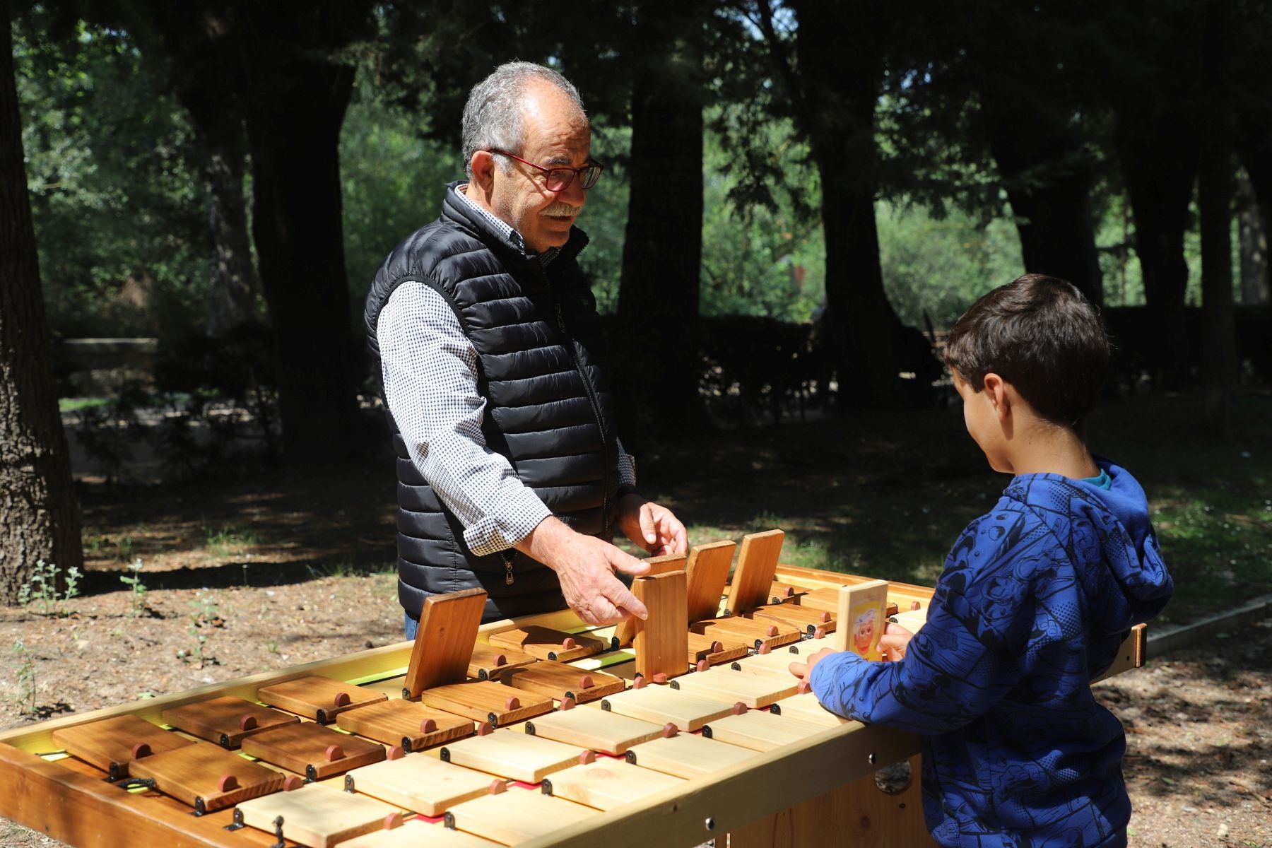 Diversión a ritmo de títeres y juegos en Islantia