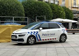 Coche de Policía Local de Burgos en la Plaza Mayor