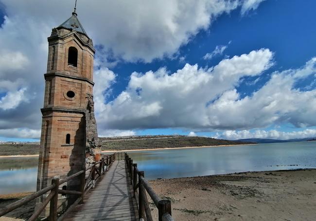 Iglesia de Villanueva de Las Rozas.