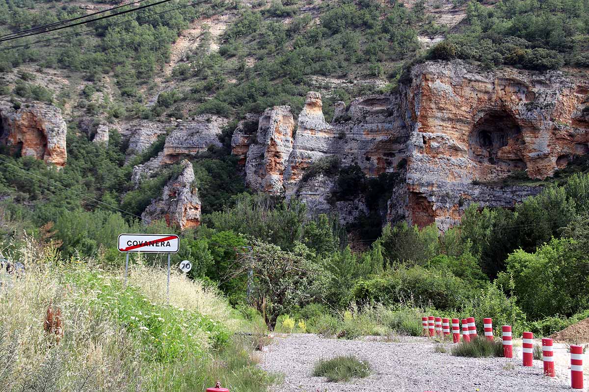 Un vertido de origen desconocido enturbia Pozo Azul