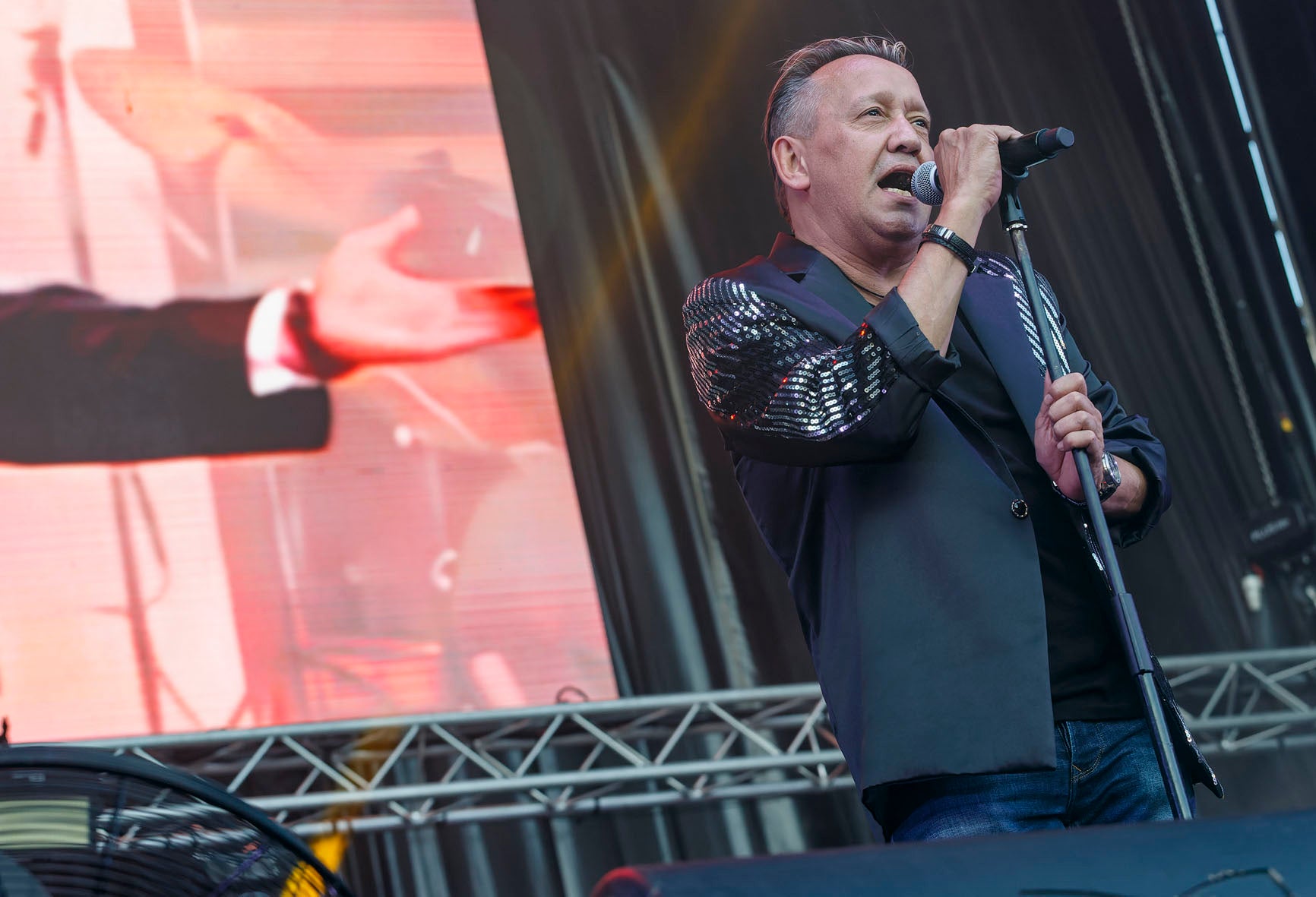 Burgos se mueve al ritmo de los 90