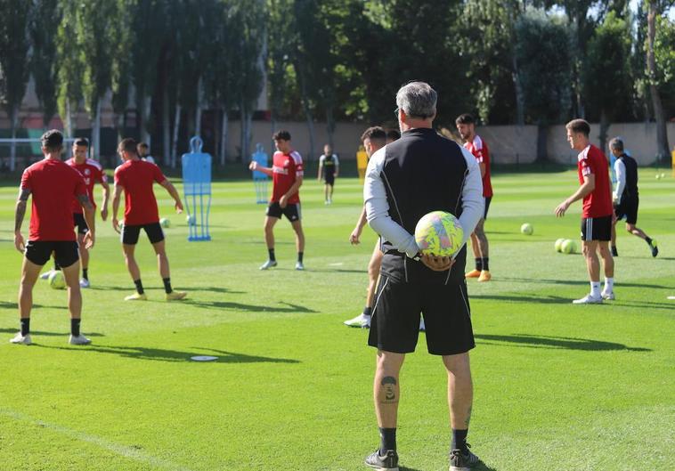 Bolo no ha perdido detalle de los primeros toques de balón de sus nuevos pupilos