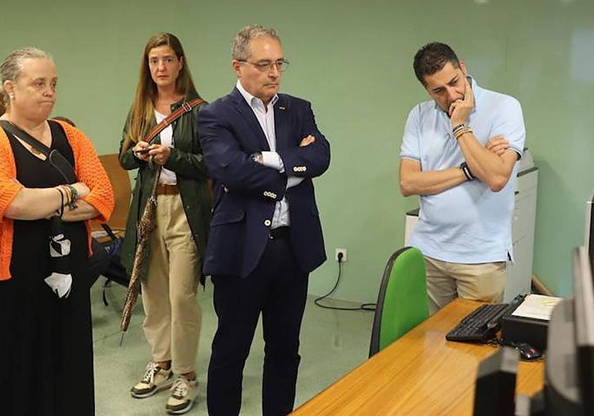 Ángel Martín, en el centro de la imagen, encabezaba la candidatura de Vox vencedora para ocupar la Diputación de Burgos.