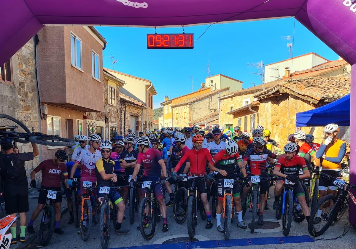 Los ciclistas salen desde Hortigüela, Burgos.