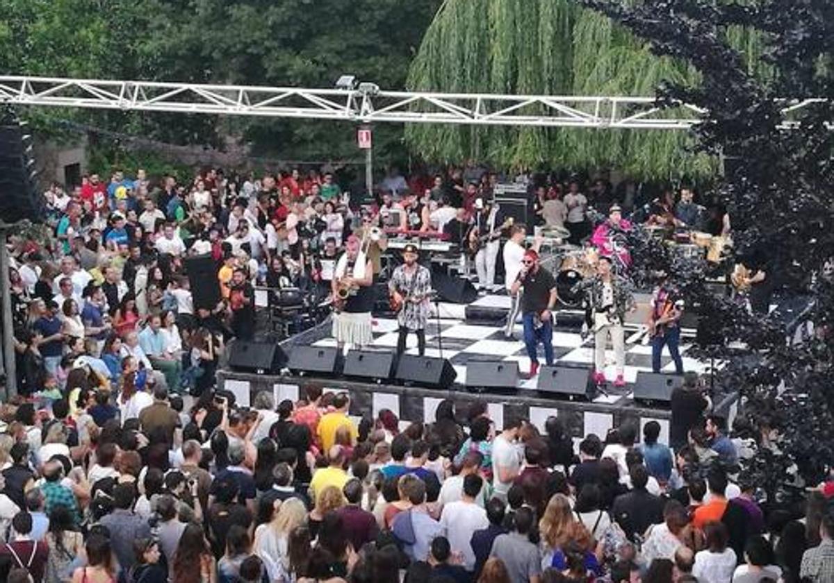 Actuación Tablero de la Música, jardines del Hospital del Rey.