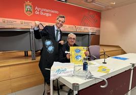 El concejal, César Barriada, y el presidente de Afaem Burgos, en la presentación de la campaña este miércoles en el Consistorio burgalés