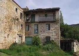 Casa dehsabitada y en ruinas en un pueblo de la provincia de Burgos