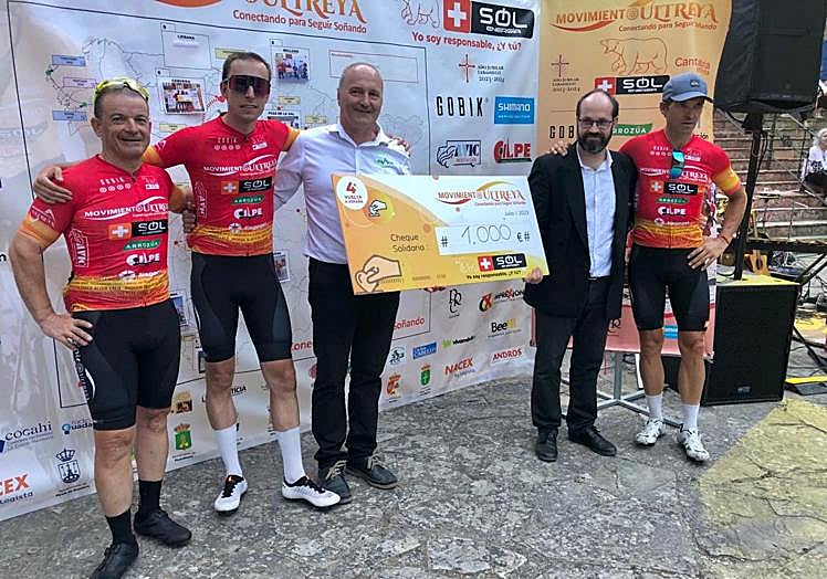 Imagen principal - Culmina el Movimiento Ultreya en Cantabria tras su paso por Burgos