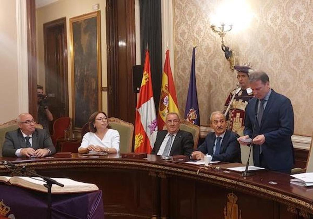 Un momento de la constitución de la nueva Diputación.