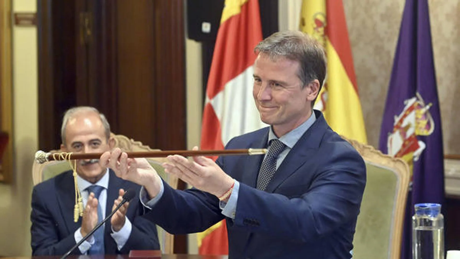 Borja Suárez, elegido presidente de la Diputación de Burgos para gobernar con mayoría absoluta