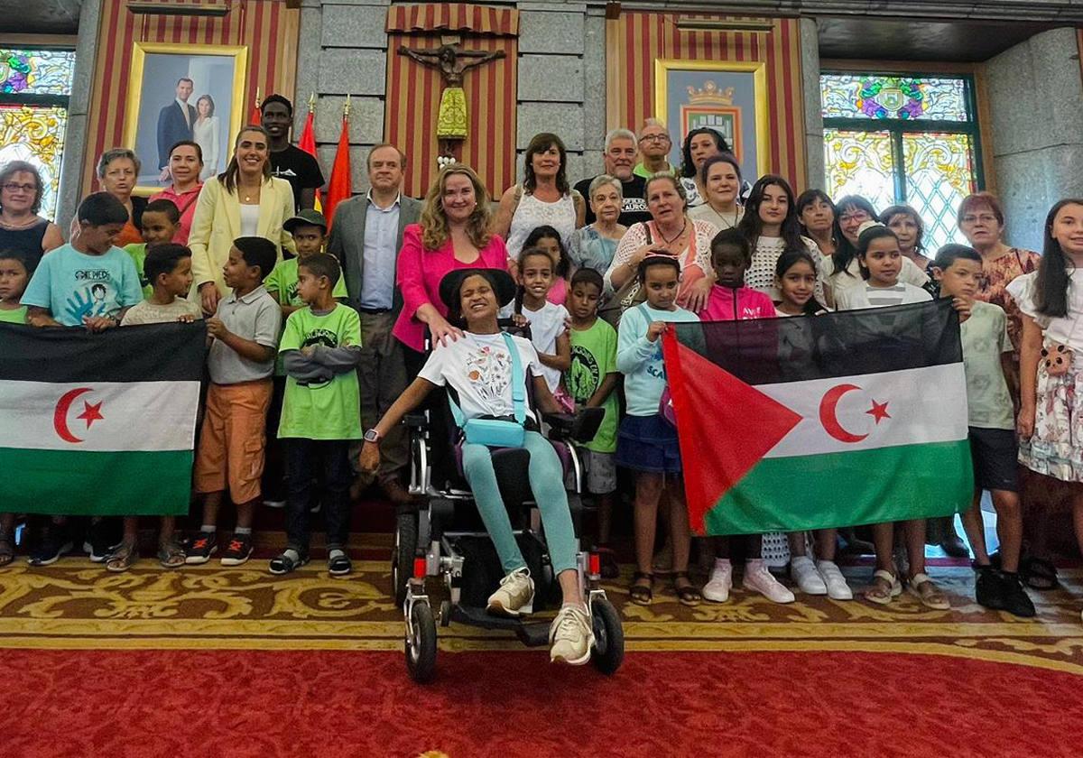 Recepción de los menores saharauis en el Ayuntamiento de Burgos.