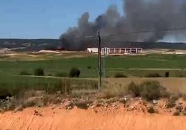 Incendio en el vertedero industrial de Abajas.