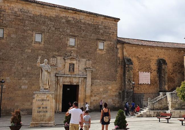 La villa de Caleruega ensalza las virtudes de su hijo más laureado.