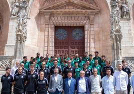 Burgos CF al completo para la ofrenda a Santa María