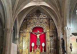 Impresionante Cristo de Burgos en la capilla de su nombre en la Catedral.